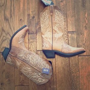 Women’s Tan Cowboy Boots